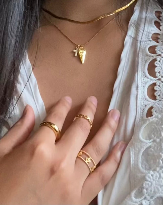Victoria Clover Ring
